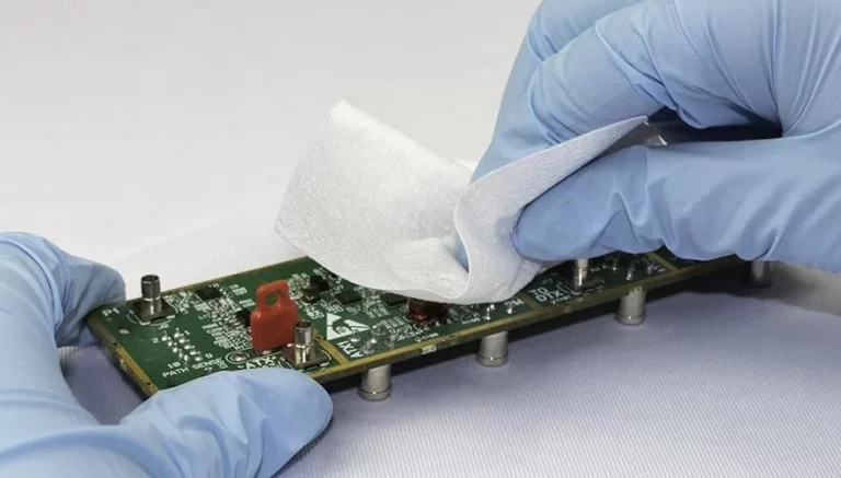 The important of PCB board cleaner spray